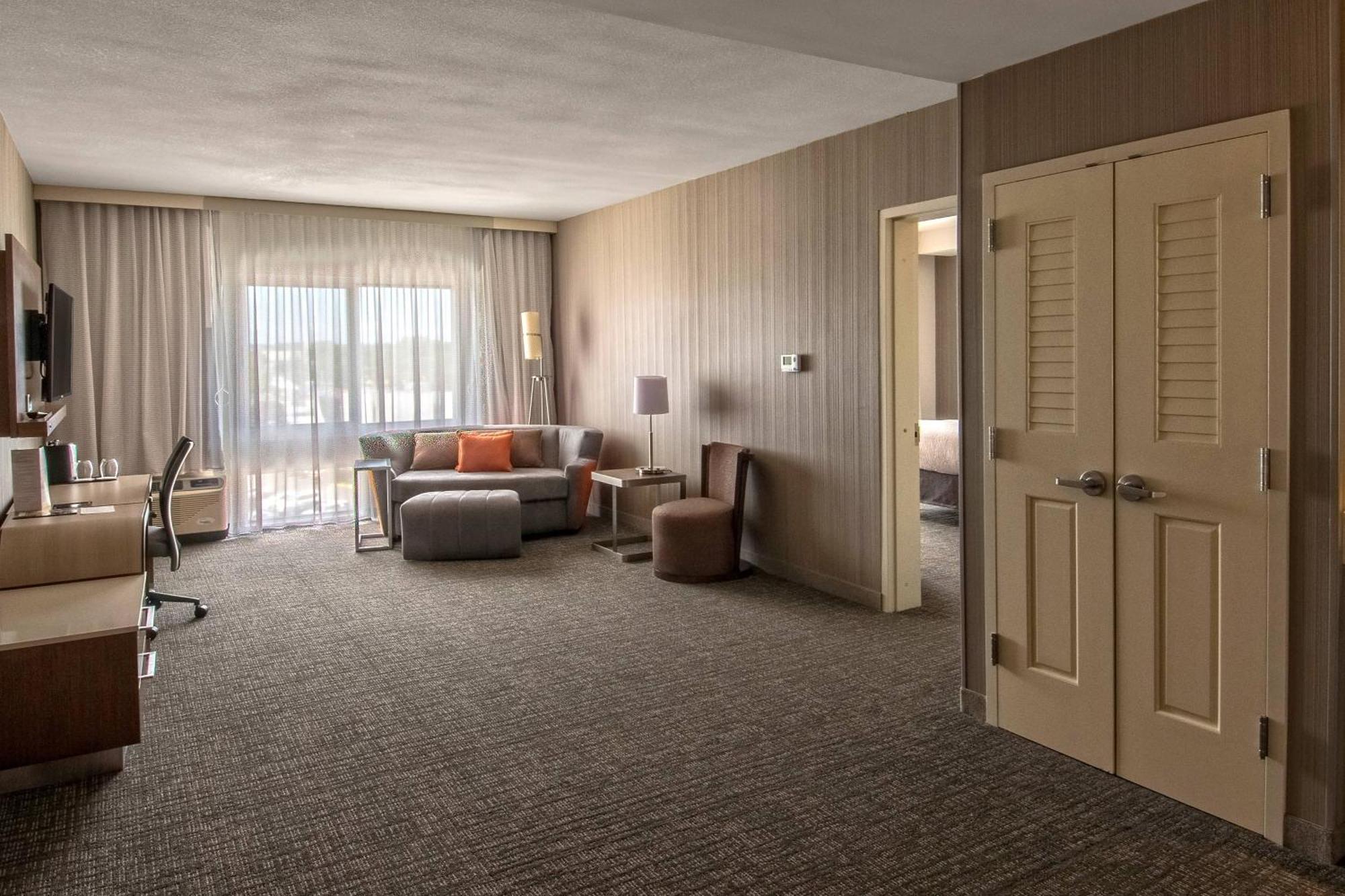 Hotel Courtyard By Marriott Westbury Long Island Exterior foto