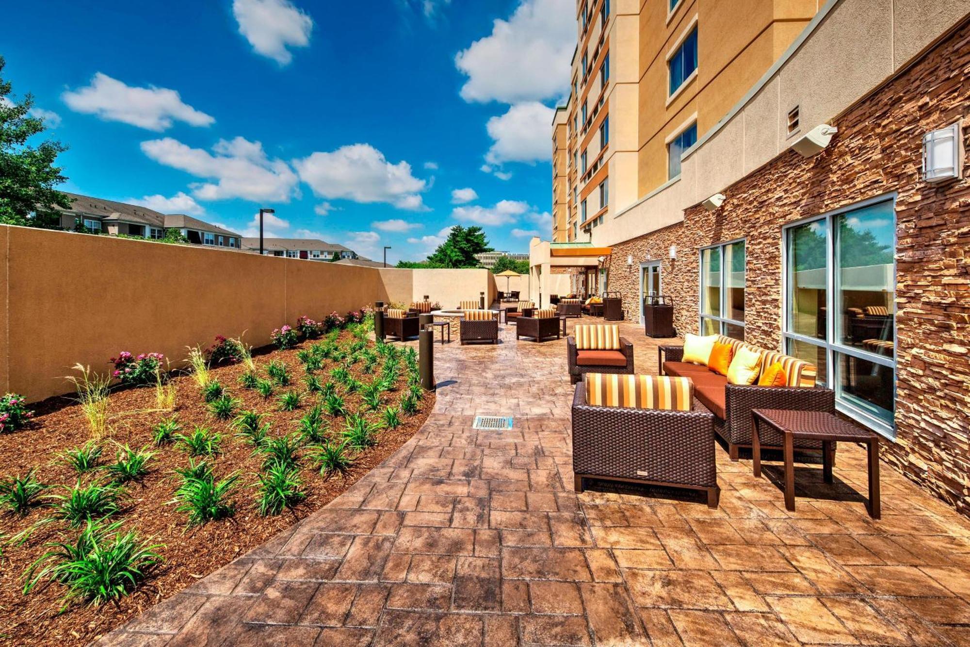 Hotel Courtyard By Marriott Westbury Long Island Exterior foto